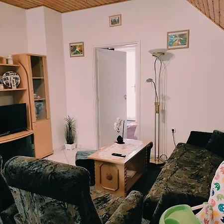Szabados Apartment *